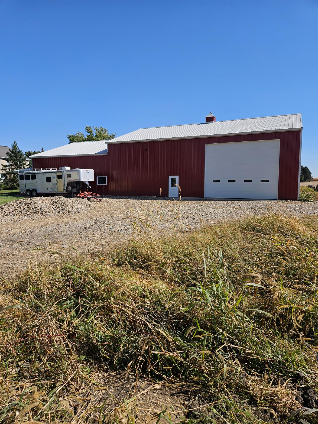 Red and white post-frame farm building by Hoksbergen & De Stigter